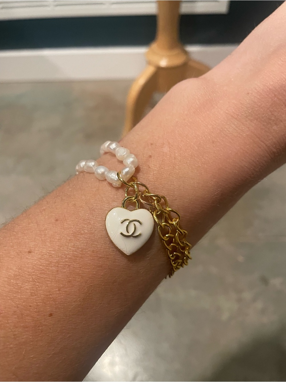 White Heart Charm Pearl & Gold Bracelet